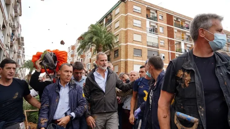 Flood survivors pelt Spain’s royals with mud during visit