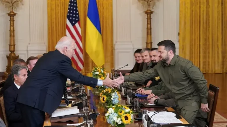 Biden readies $725 million arms aid package for Ukraine, sources say