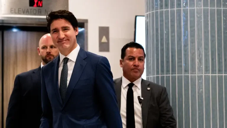 Trudeau in Florida to meet Trump as tariff threats loom