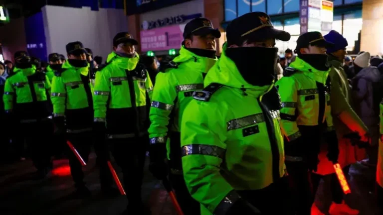 South Korean authorities attempt to raid presidential office again